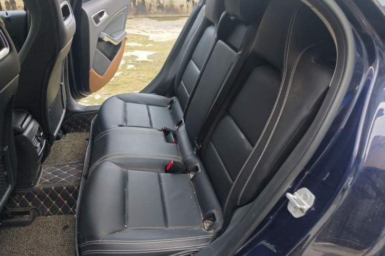 Used Mercedes-Benz GLA 2016 GLA 200 Fashion Model Left Rear Seat