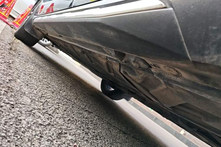 Used Mercedes-Benz GLA 2016 GLA 200 Fashion Model Left Side Sill
