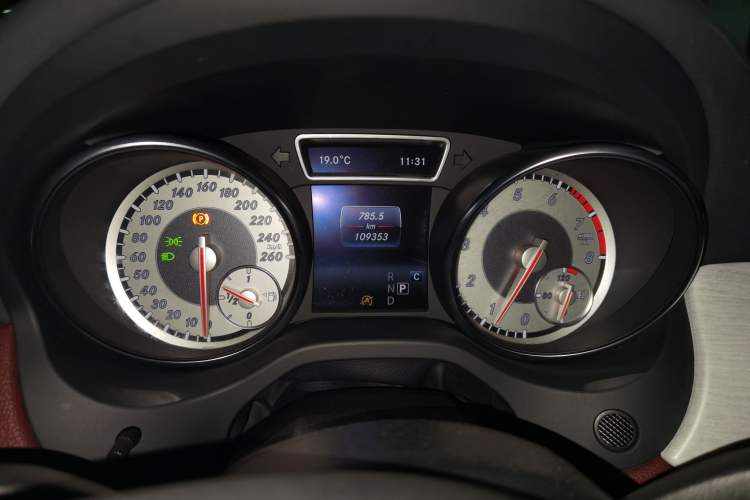 Used Mercedes-Benz GLA 2016 GLA 200 Fashion Model Odometer Close Up