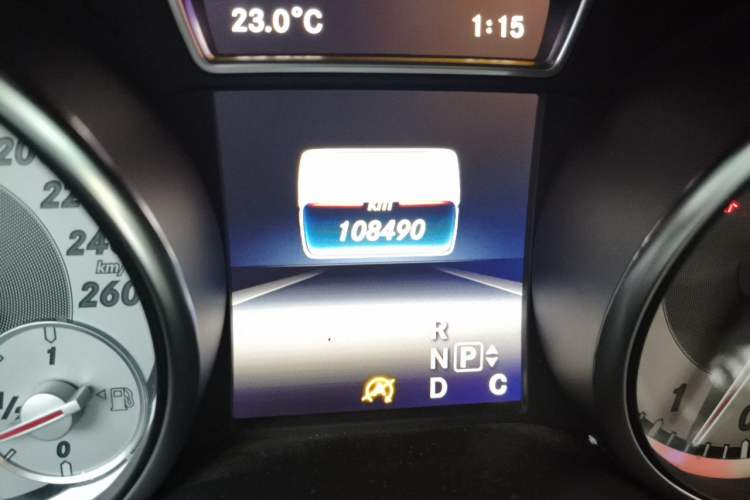 Used Mercedes-Benz GLA 2016 GLA 200 Fashion Model Odometer Close Up