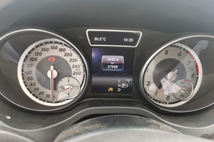 Used Mercedes-Benz GLA 2016 GLA 200 Blue Edition Odometer Close Up
