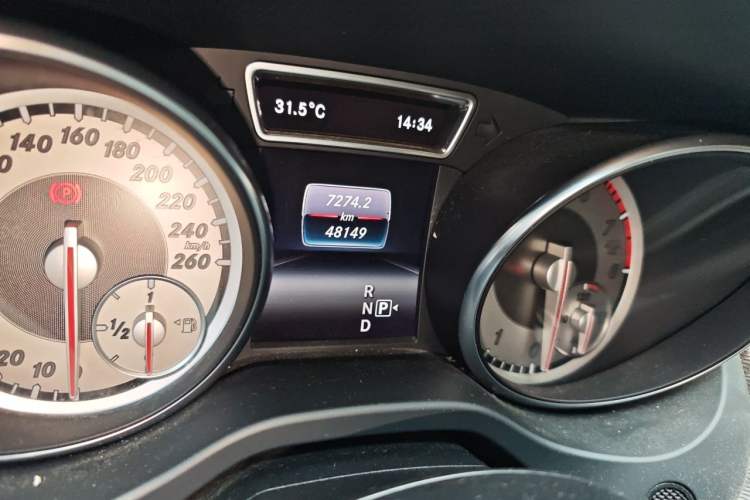 Used Mercedes-Benz GLA 2016 GLA 200 Sport Edition Odometer Close Up