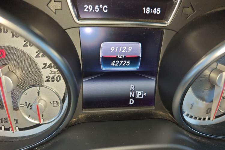Used Mercedes-Benz GLA 2016 GLA 200 Fashion Model Odometer Close Up