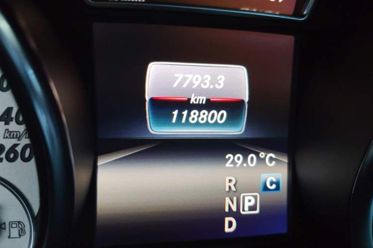 Used Mercedes-Benz GLA 2016 GLA 220 4MATIC Fashion Edition Odometer Close Up