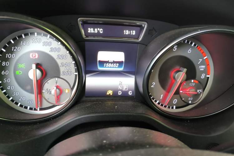 Used Mercedes-Benz GLA 2016 GLA 220 4MATIC Fashion Edition Odometer Close Up