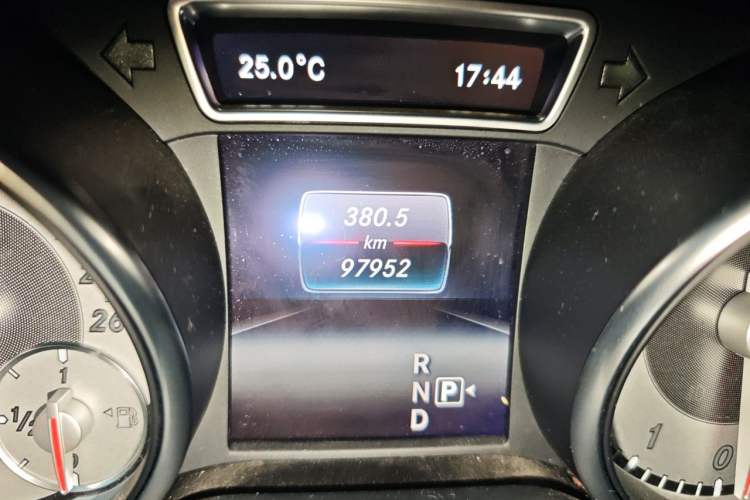 Used Mercedes-Benz GLA 2016 GLA 200 Fashion Model Odometer Close Up