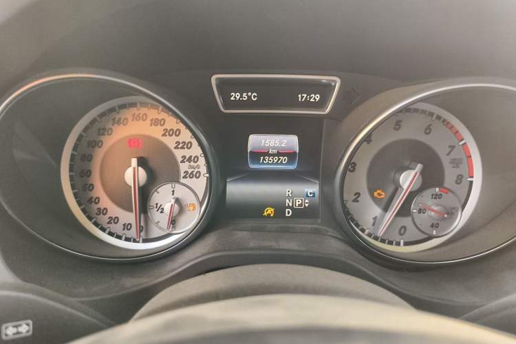 Used Mercedes-Benz GLA 2016 GLA 200 Fashion Model Odometer Close Up