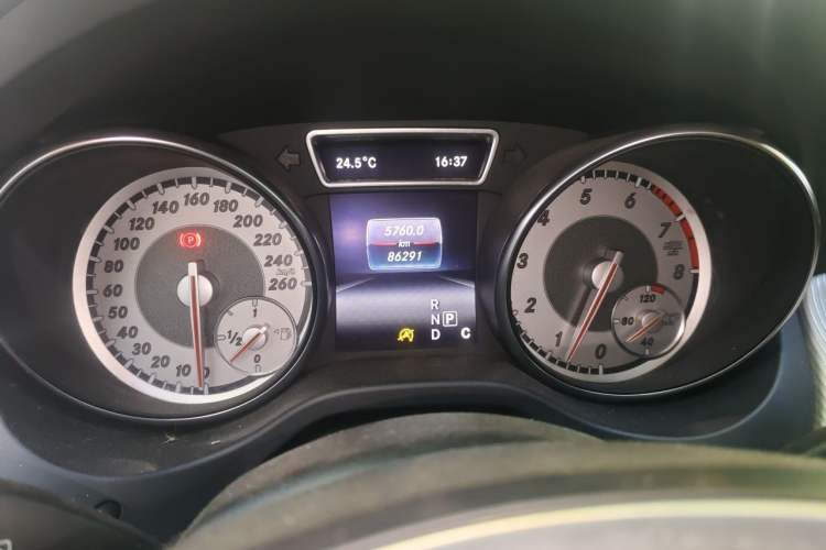 Used Mercedes-Benz GLA 2016 GLA 200 Fashion Model Odometer Close Up