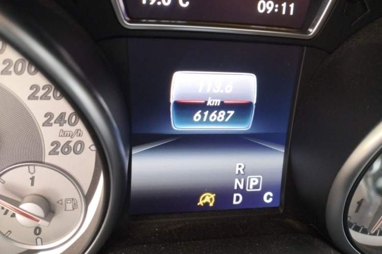 Used Mercedes-Benz GLA 2016 GLA 200 Fashion Model Odometer Close Up