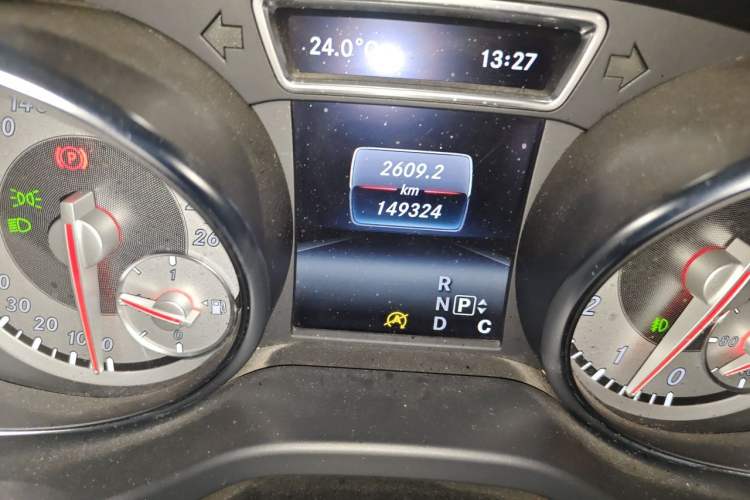 Used Mercedes-Benz GLA 2016 GLA 200 Fashion Model Odometer Close Up