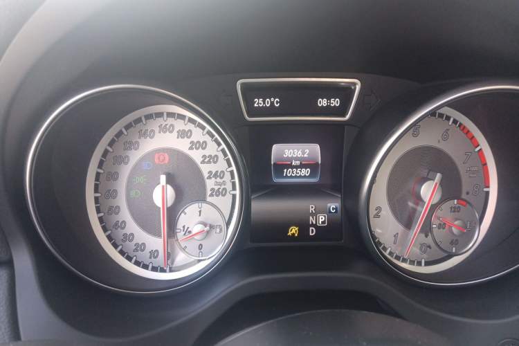 Used Mercedes-Benz GLA 2016 GLA 200 Fashion Model Odometer Close Up