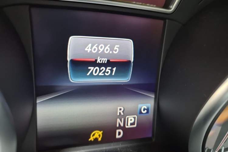 Used Mercedes-Benz GLA 2016 GLA 200 Fashion Model Odometer Close Up