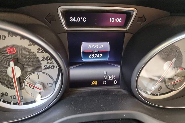 Used Mercedes-Benz GLA 2016 GLA 200 Sport Edition Odometer Close Up