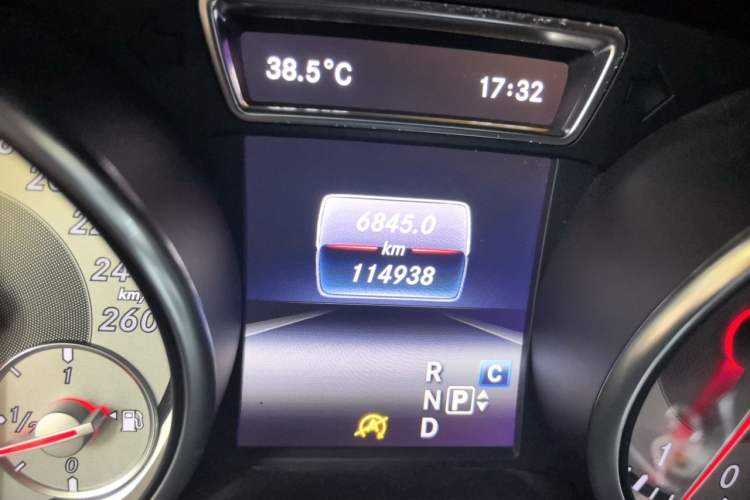 Used Mercedes-Benz GLA 2016 GLA 200 Fashion Model Odometer Close Up