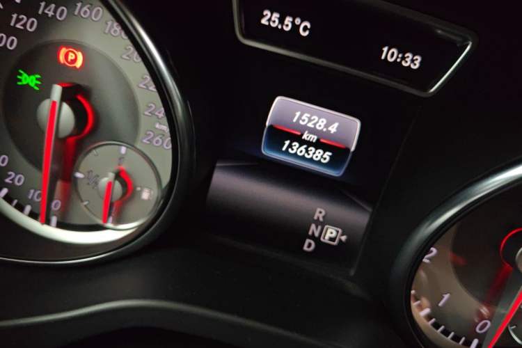 Used Mercedes-Benz GLA 2016 GLA 200 Fashion Model Odometer Close Up