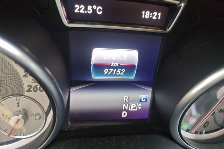 Used Mercedes-Benz GLA 2016 GLA 200 Fashion Model Odometer Close Up