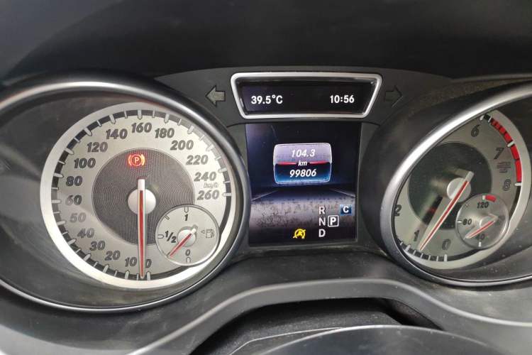 Used Mercedes-Benz GLA 2016 GLA 200 Sport Edition Odometer Close Up