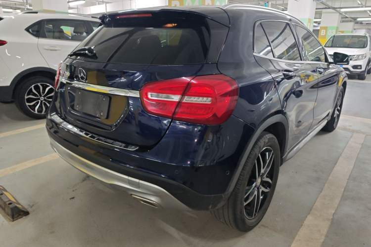 Used Mercedes-Benz GLA 2016 GLA 200 Fashion Model Rear Right 45 Deg