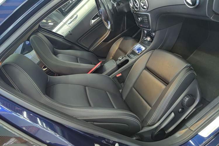 Used Mercedes-Benz GLA 2016 GLA 220 4MATIC Fashion Edition Right Front Seat
