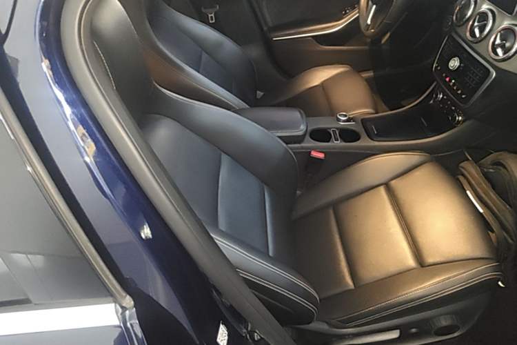 Used Mercedes-Benz GLA 2016 GLA 220 4MATIC Fashion Edition Right Front Seat