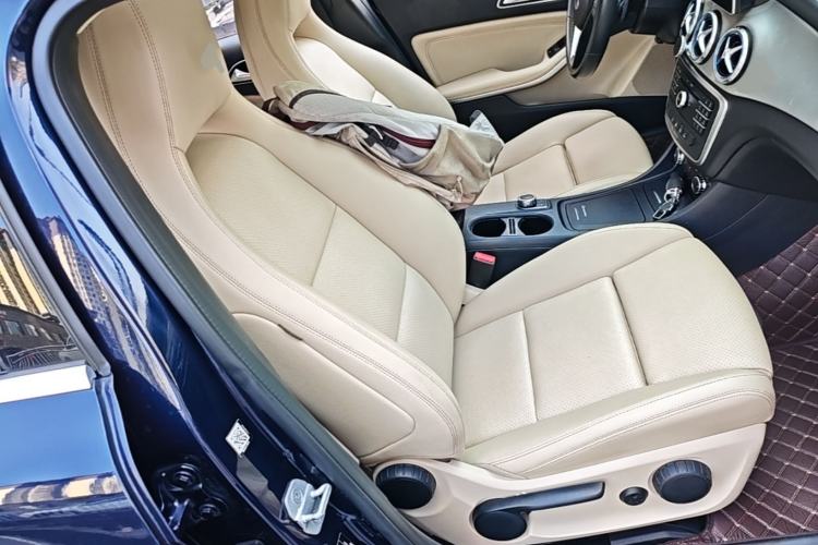 Used Mercedes-Benz GLA 2016 GLA 200 Fashion Model Right Front Seat
