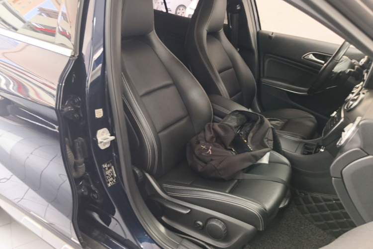 Used Mercedes-Benz GLA 2016 GLA 200 Sport Edition Right Front Seat