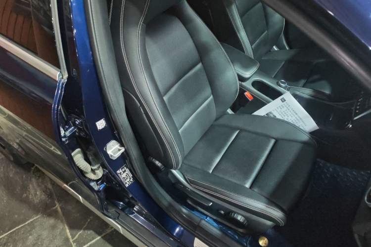 Used Mercedes-Benz GLA 2016 GLA 220 4MATIC Fashion Edition Right Front Seat