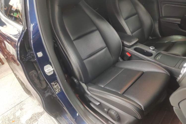 Used Mercedes-Benz GLA 2016 GLA 220 4MATIC Fashion Edition Right Front Seat