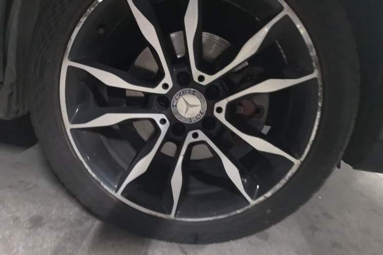 Used Mercedes-Benz GLA 2016 GLA 200 Blue Edition Right Front Wheel Hub
