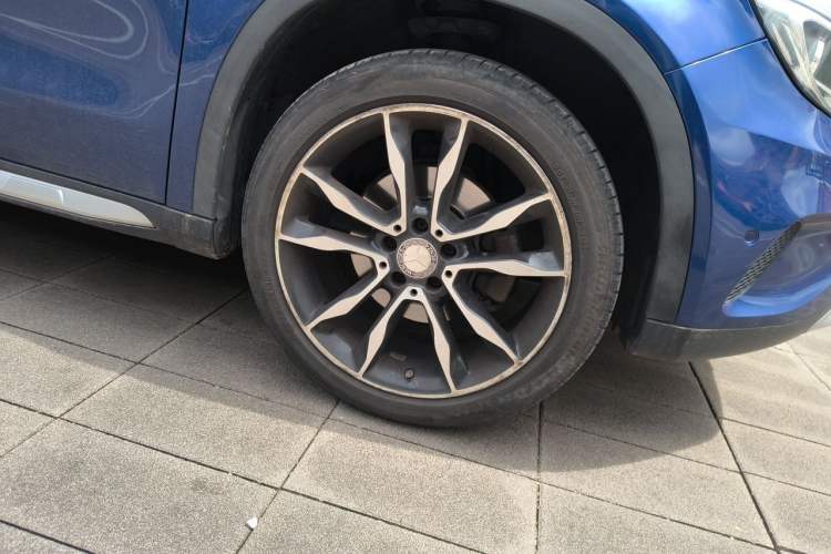 Used Mercedes-Benz GLA 2016 GLA 200 Blue Edition Right Front Wheel Hub