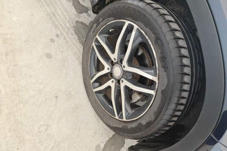 Used Mercedes-Benz GLA 2016 GLA 200 Fashion Model Right Front Wheel Hub