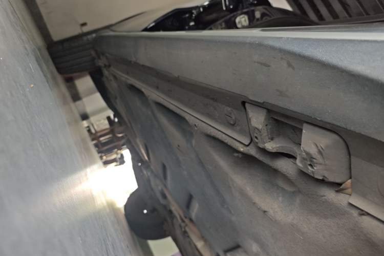 Used Mercedes-Benz GLA 2016 GLA 220 4MATIC Fashion Edition Right Side Sill
