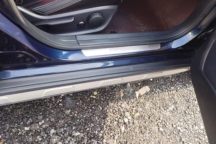 Used Mercedes-Benz GLA 2016 GLA 200 Fashion Model Right Side Sill