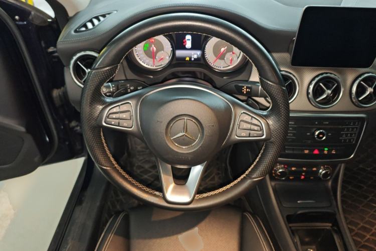 Used Mercedes-Benz GLA 2016 GLA 200 Fashion Model Steering Wheel
