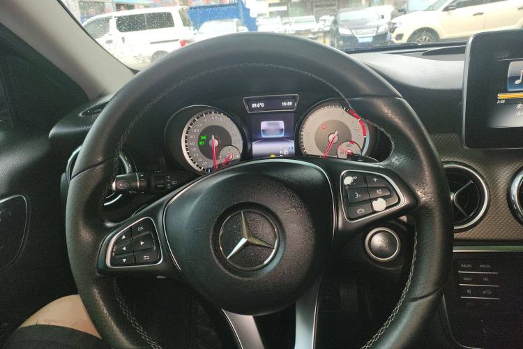 Used Mercedes-Benz GLA 2016 GLA 200 Sport Edition Steering Wheel