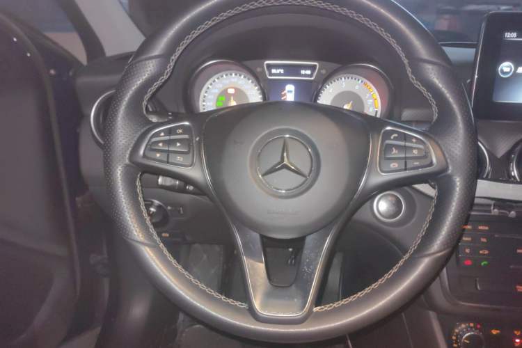 Used Mercedes-Benz GLA 2016 GLA 200 Sport Edition Steering Wheel