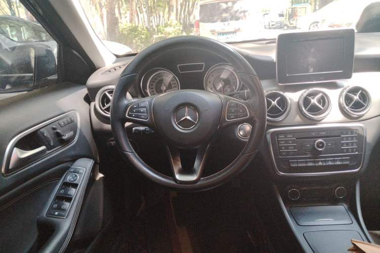 Used Mercedes-Benz GLA 2016 GLA 200 Sport Edition Steering Wheel