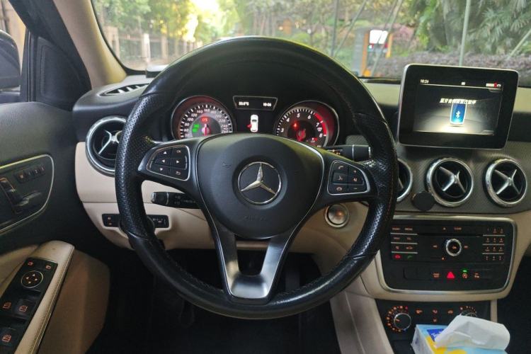 Used Mercedes-Benz GLA 2016 GLA 200 Sport Edition Steering Wheel