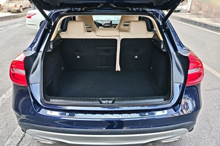 Used Mercedes-Benz GLA 2016 GLA 200 Fashion Model Trunk