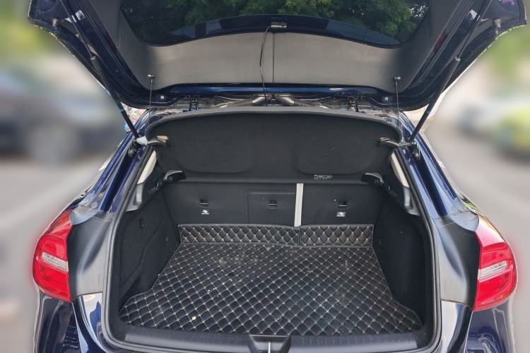 Used Mercedes-Benz GLA 2016 GLA 200 Fashion Model Trunk
