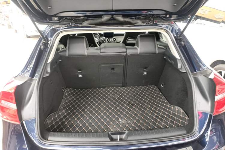 Used Mercedes-Benz GLA 2016 GLA 200 Fashion Model Trunk