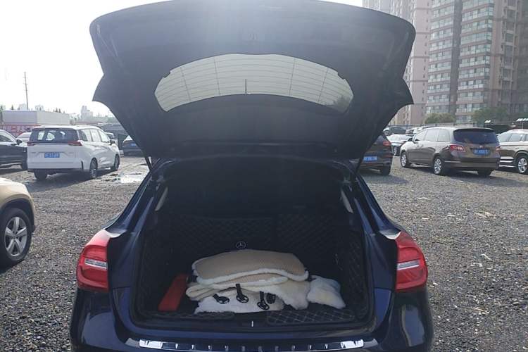 Used Mercedes-Benz GLA 2016 GLA 200 Fashion Model Trunk