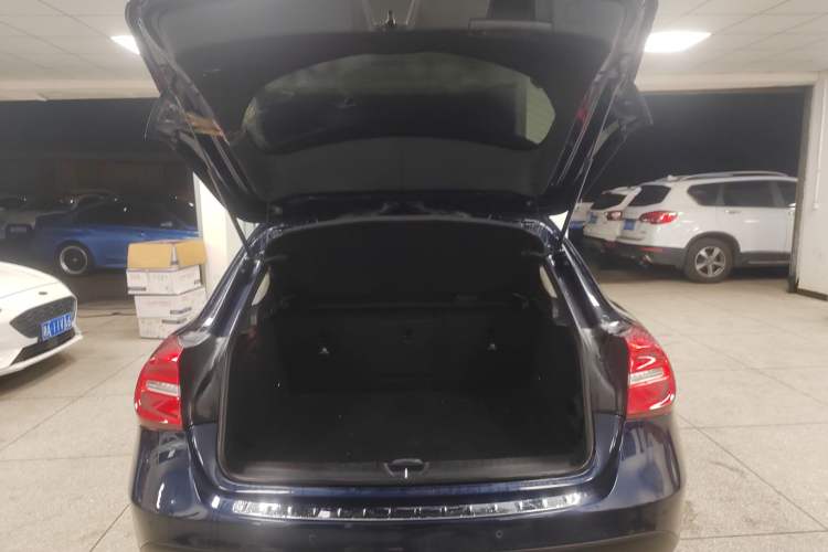 Used Mercedes-Benz GLA 2016 GLA 220 4MATIC Fashion Edition Trunk