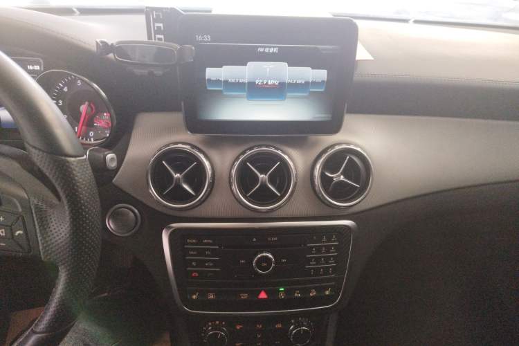 Used Mercedes-Benz GLA 2016 GLA 220 4MATIC Fashion Edition Audio And AC Panel
