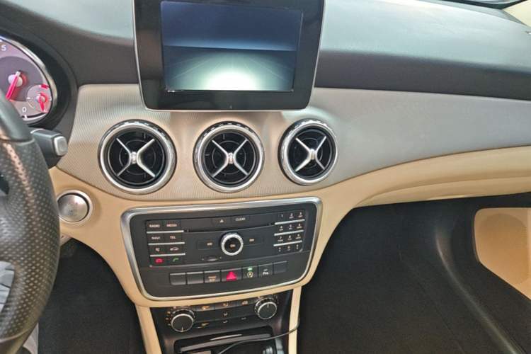 Used Mercedes-Benz GLA 2016 GLA 200 Sport Edition Audio And AC Panel