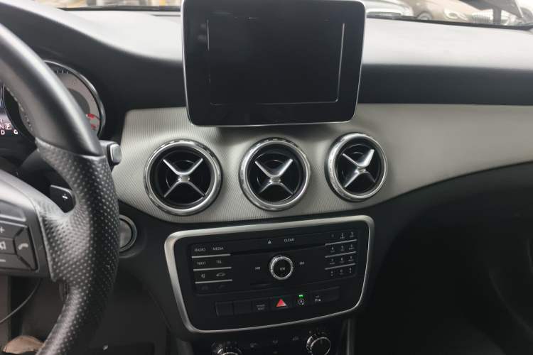 Used Mercedes-Benz GLA 2016 GLA 200 Sport Edition Audio And AC Panel