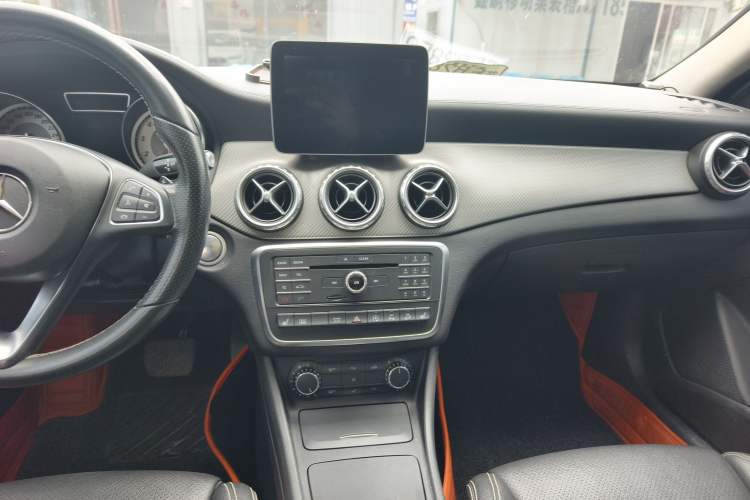Used Mercedes-Benz GLA 2016 GLA 220 4MATIC Fashion Edition Audio And AC Panel