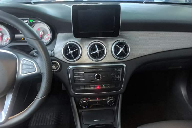 Used Mercedes-Benz GLA 2016 GLA 200 Fashion Model Audio And AC Panel