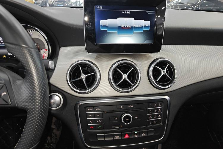 Used Mercedes-Benz GLA 2016 GLA 200 Sport Edition Audio And AC Panel
