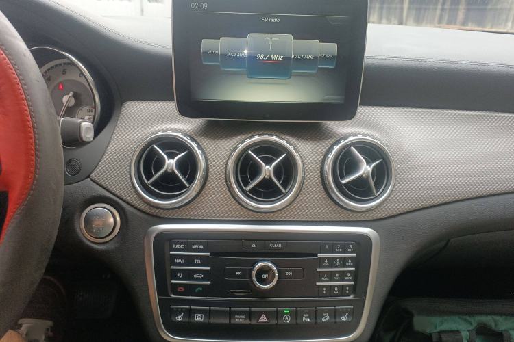 Used Mercedes-Benz GLA 2016 GLA 220 4MATIC Fashion Edition Audio And AC Panel